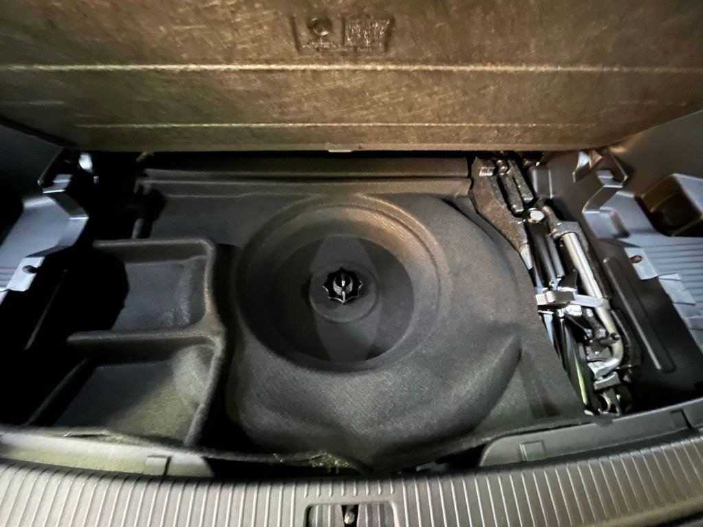 New 2026 Green Volkswagen SE w/Technology image 27