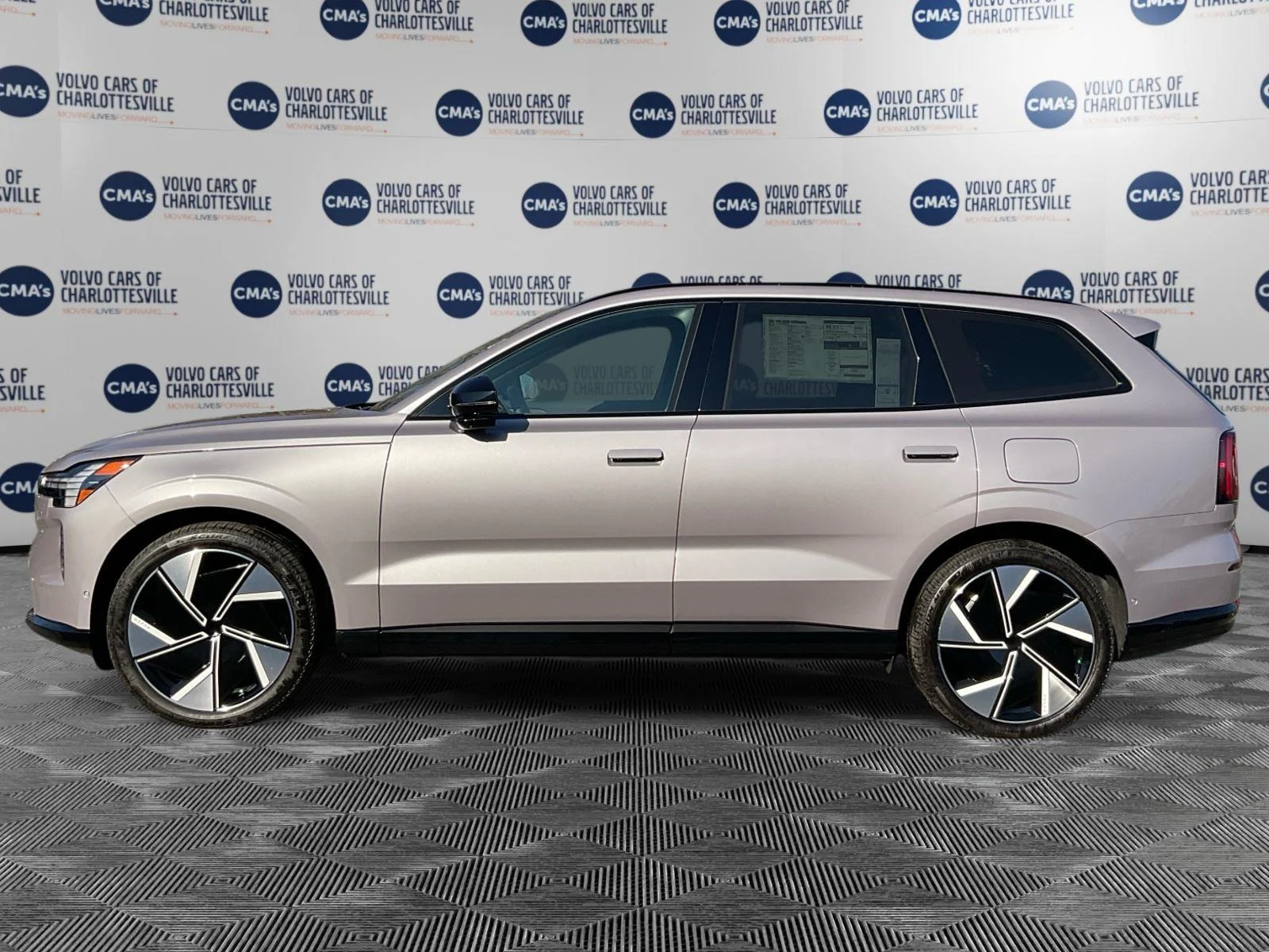 New 2026 Aurora Silver Volvo Ultra image 2