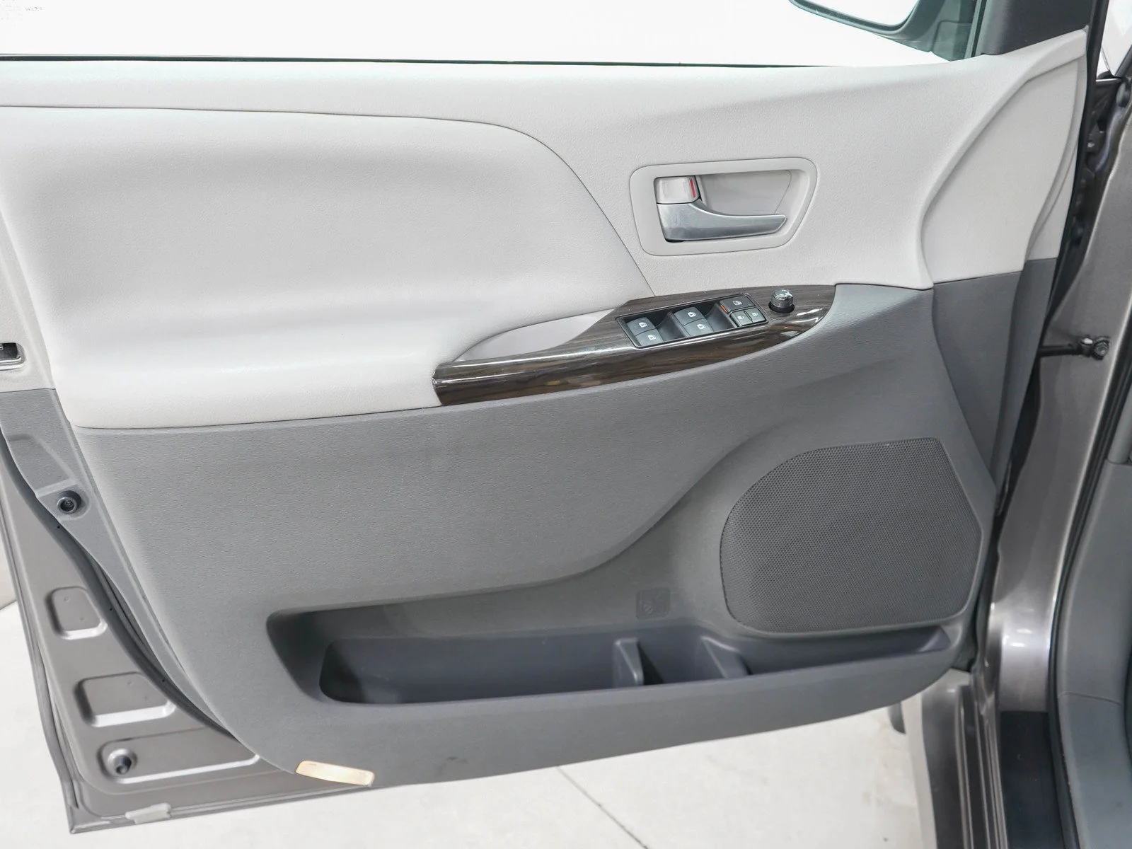 Used 2019 Gray Toyota XLE image 20