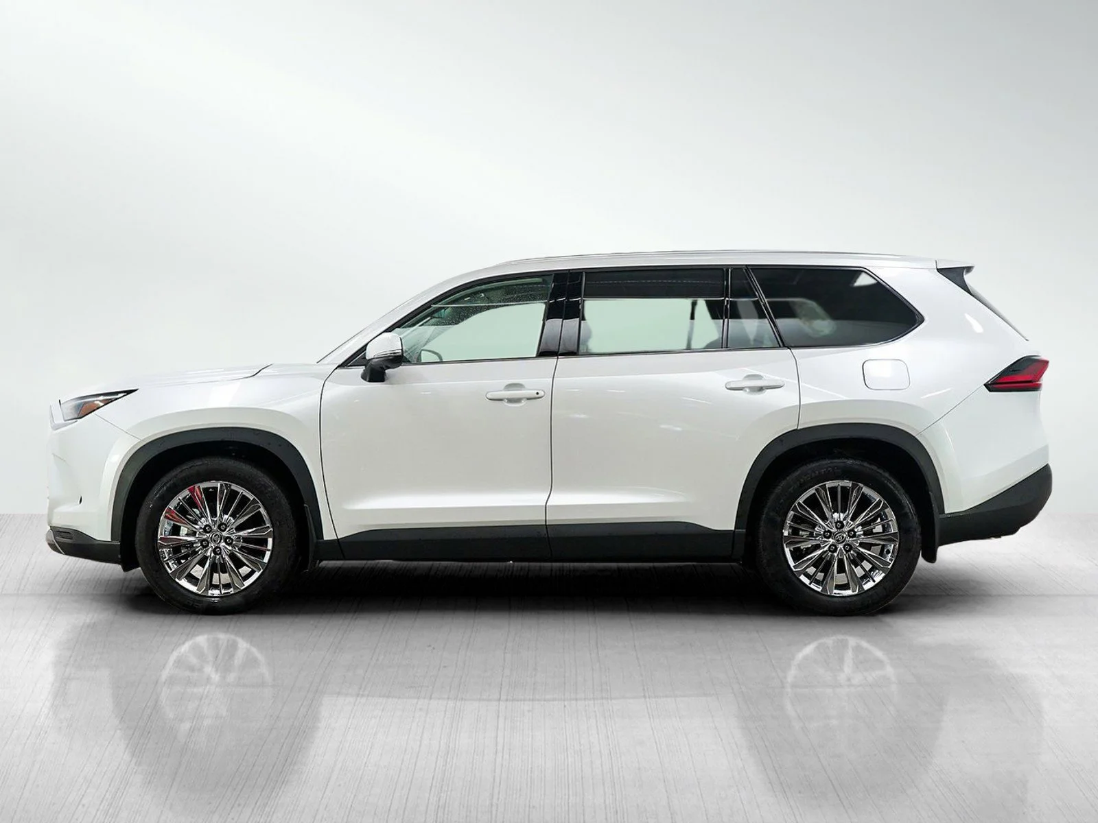 Used 2025 Toyota Grand Highlander Platinum with VIN 5TDAAAB59SS078289 for sale in Wayzata, Minnesota