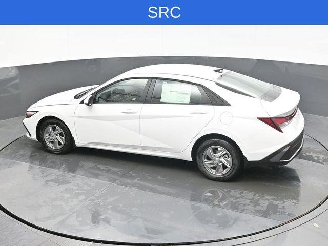 New 2026 White Hyundai SE image 11