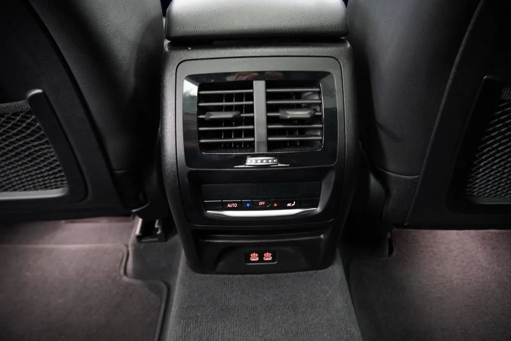 Used 2024 Gray BMW xDrive30i image 17