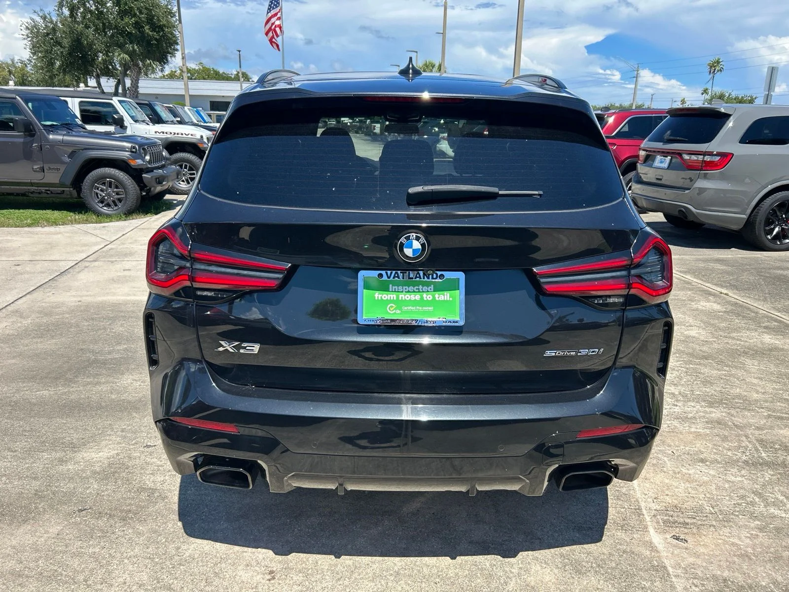 Used 2022 Black Sapphire Metallic BMW sDrive30i image 4