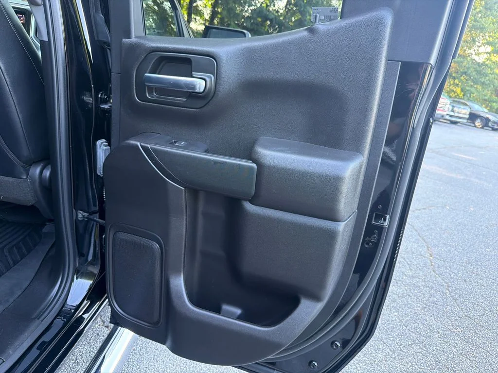Used 2025 Black Chevrolet Custom image 16