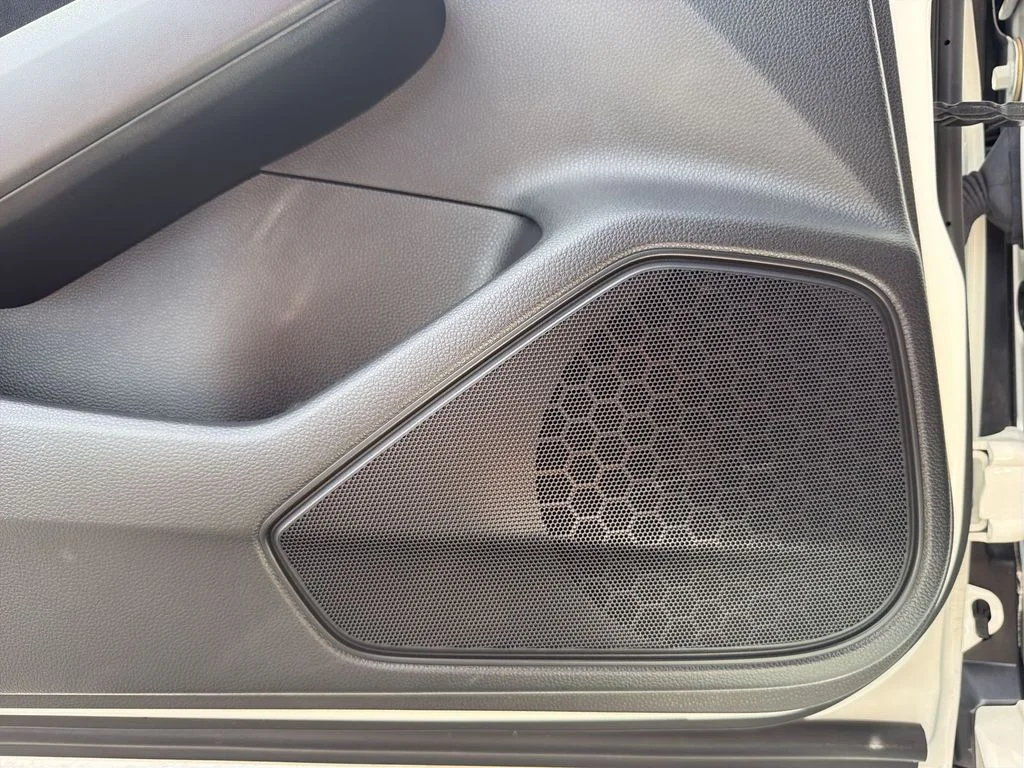 Used 2025 White Honda  image 31