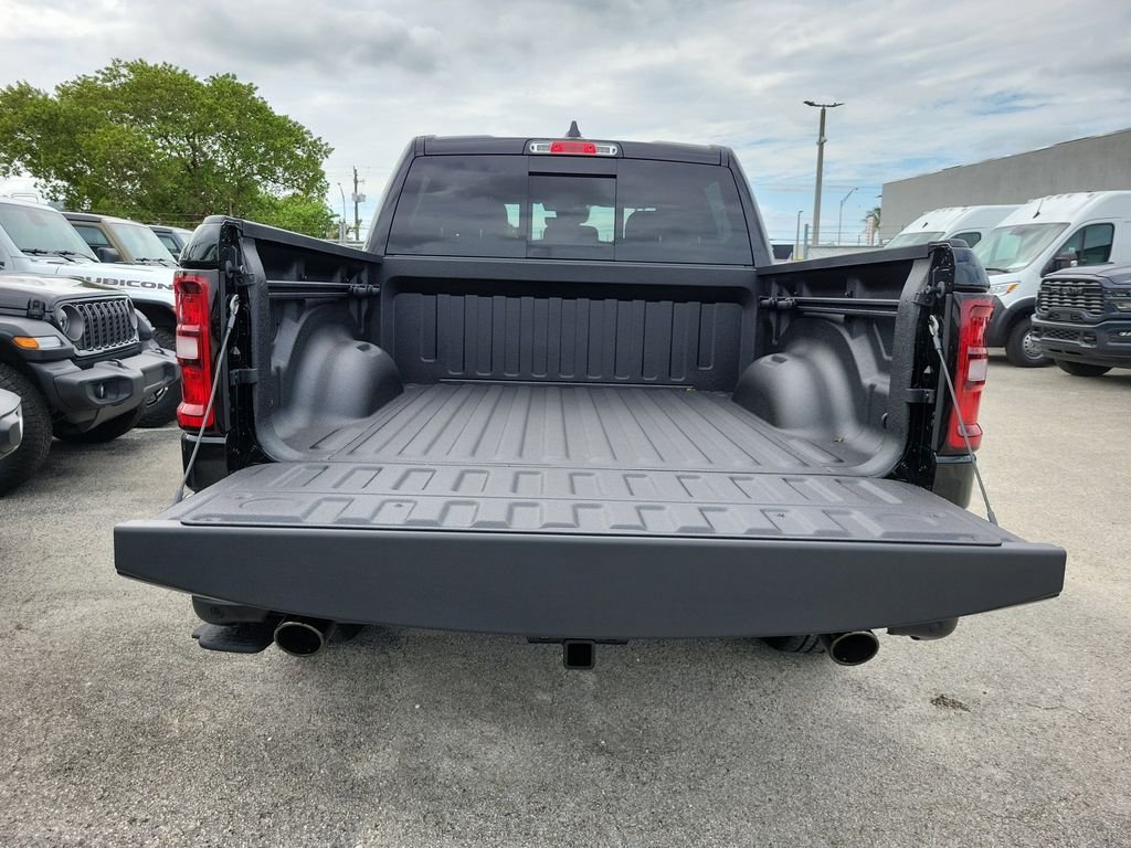 New 2026 Diamond Black Crystal Pearl-Coat Exterior Paint RAM Big Horn/Lone Star image 9