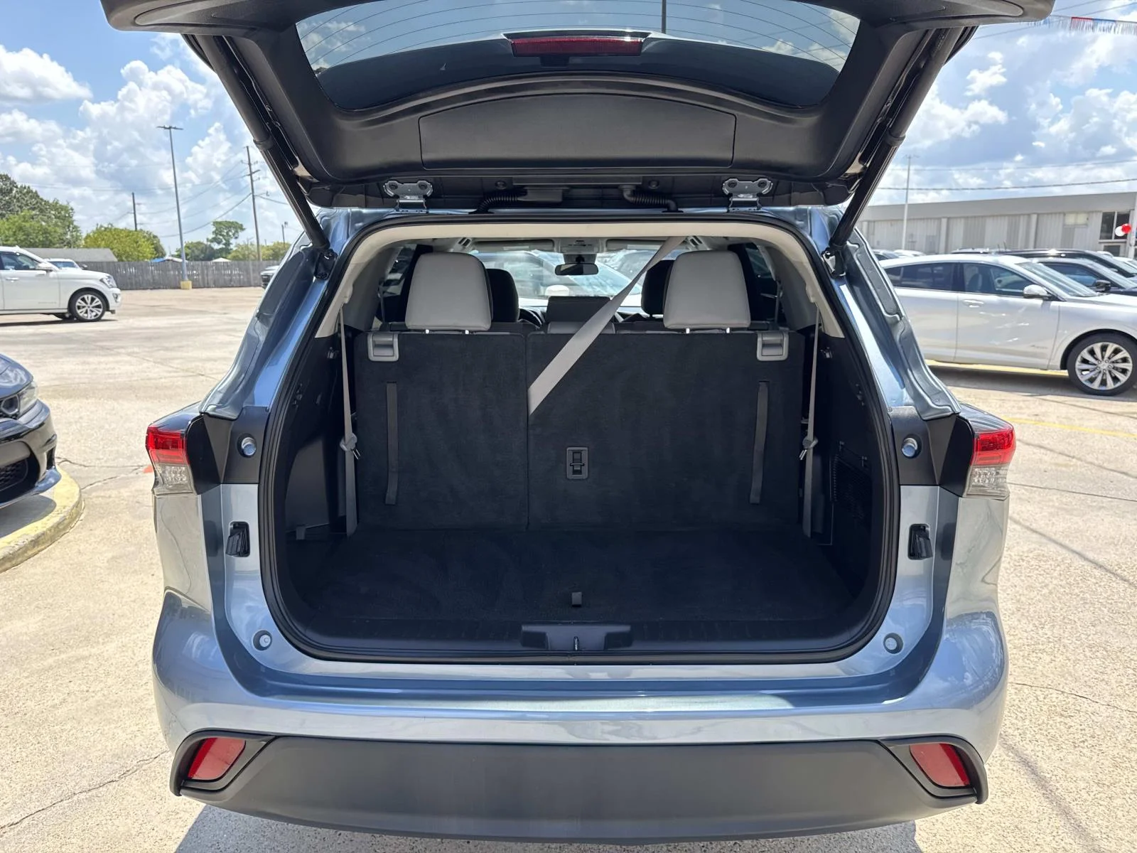 Used 2021 Moon Dust Toyota L image 8