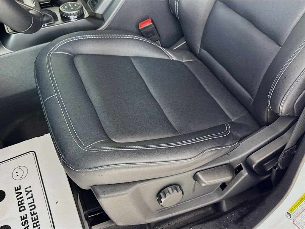 Used 2025 Oxford White Ford Badlands image 21
