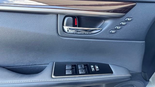 Used 2017 Atomic Silver Lexus 300h image 25