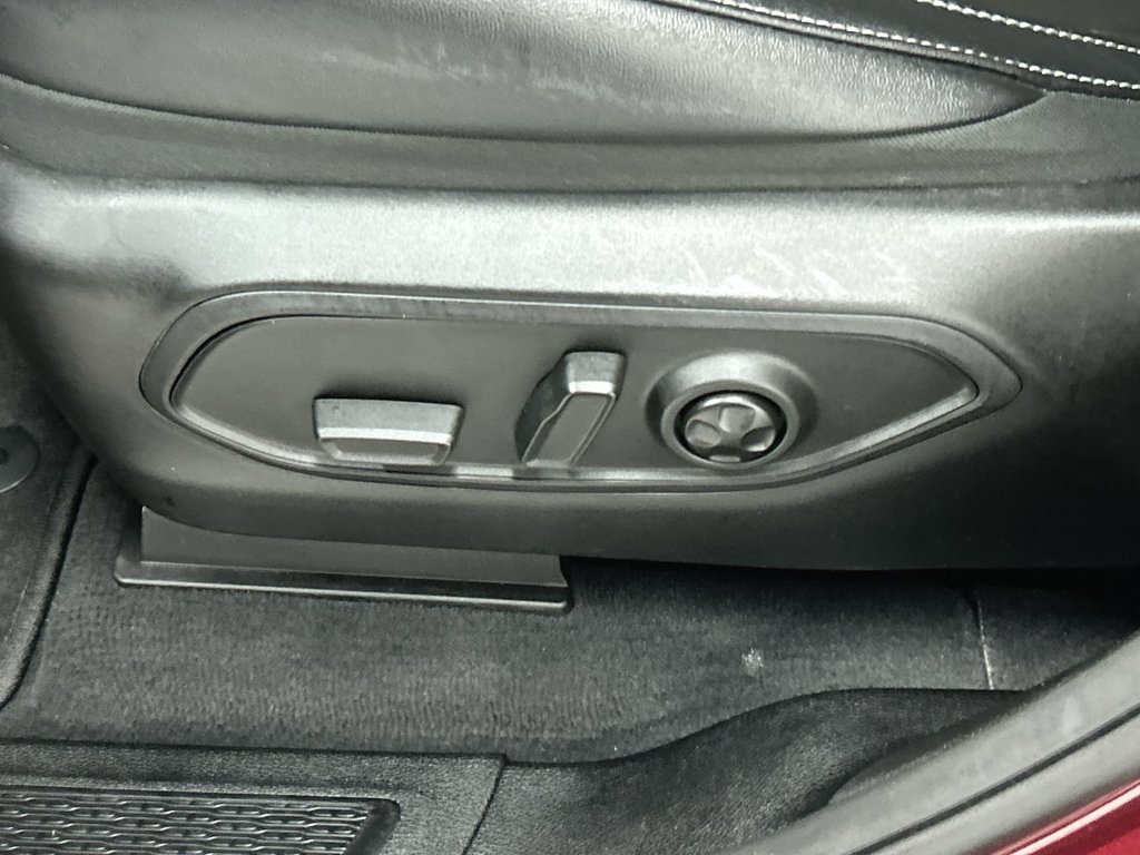 Used 2025 Velvet Jeep Limited image 14