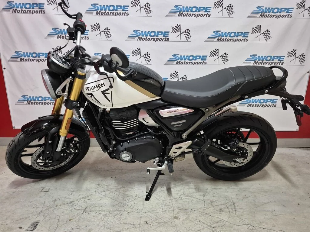 New 2026 white/black Triumph Base image 2