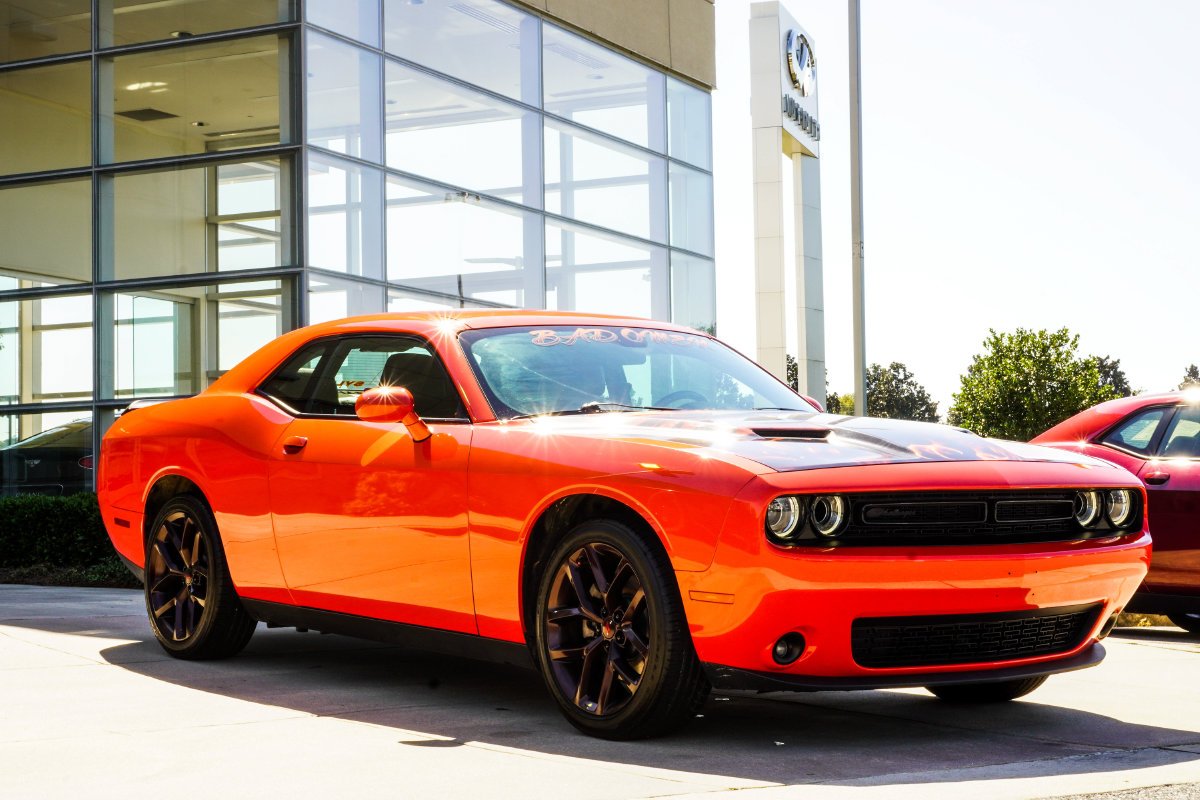 Used 2021 Orange Dodge SXT image 4