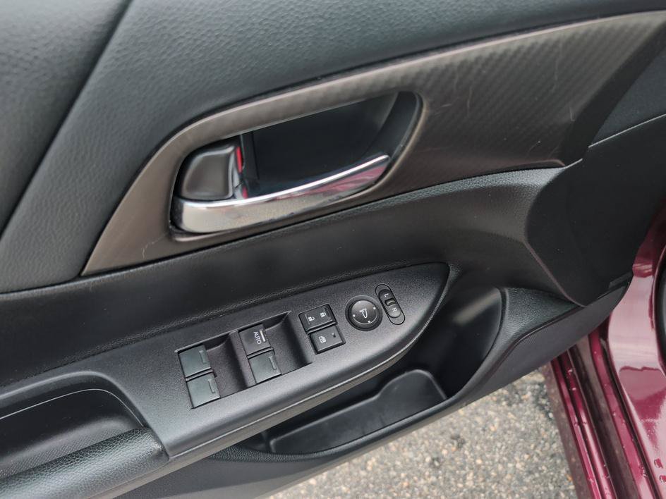 Used 2017 Basque Red Pearl II Honda Sport image 17
