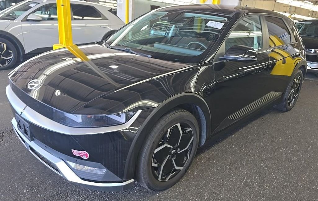 Used 2024 Black Hyundai SEL image 1