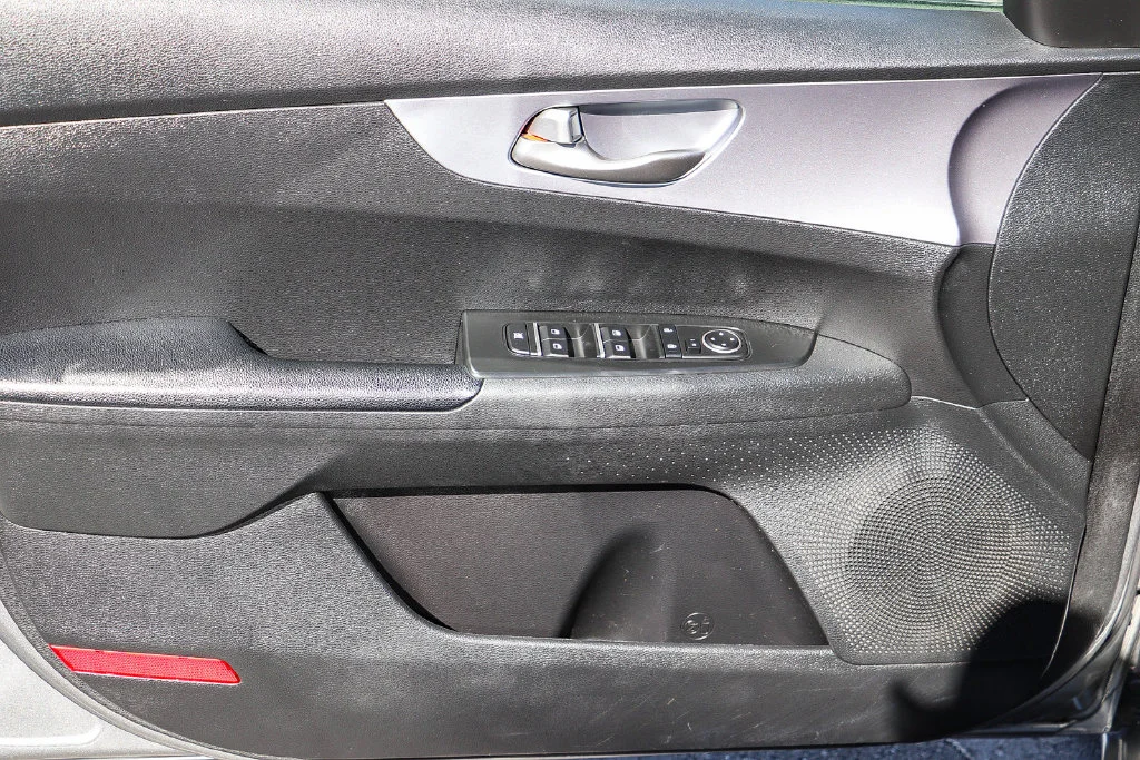 Used 2022 Gray Kia LXS image 27