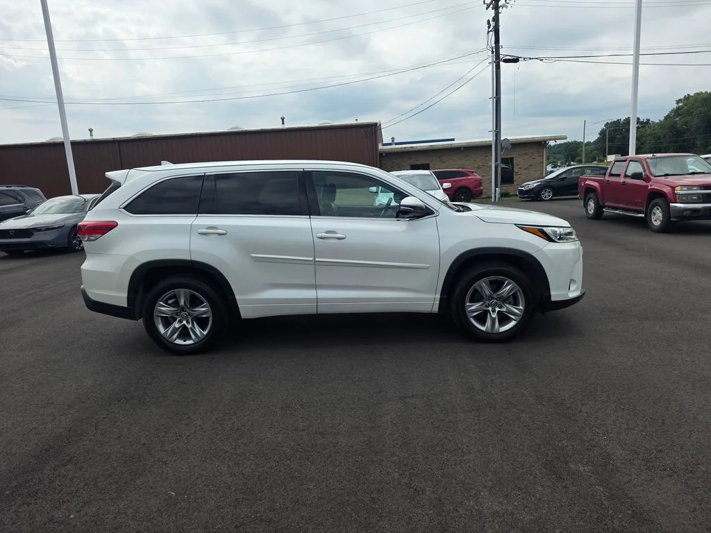 Used 2017 Blizzard Pearl Toyota Limited image 2