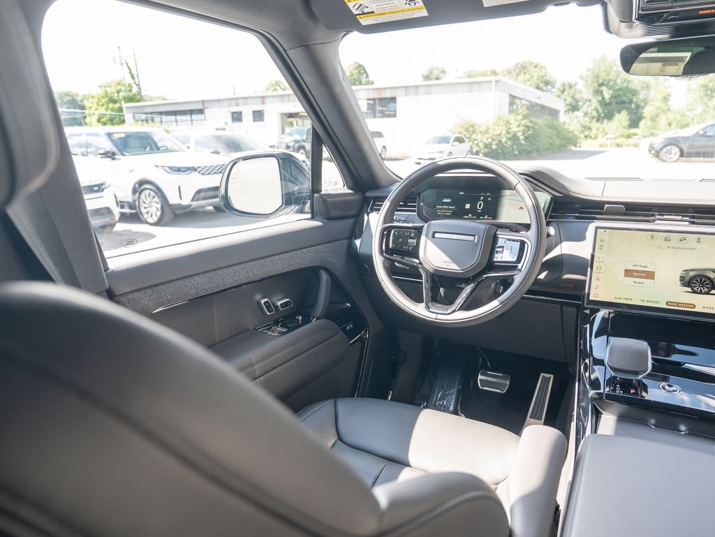 New 2026 Fuji White Land Rover Dynamic SE image 18