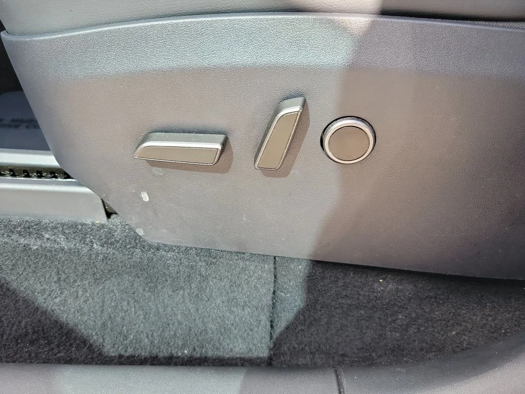 Used 2024 White Tesla Long Range image 27