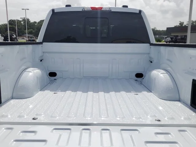 New 2026 Oxford White Ford XLT image 7