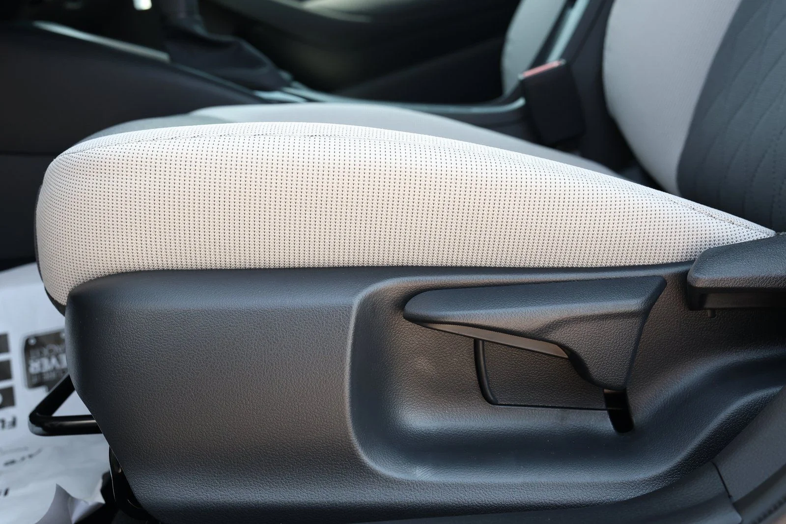 2026 Toyota Corolla LE - Photo 25
