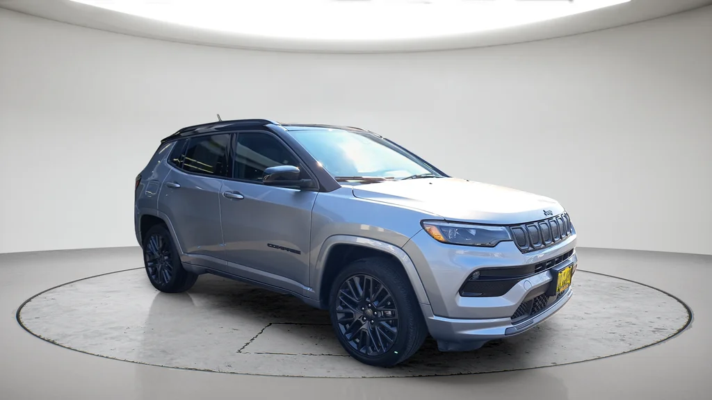 Used 2022 Silver Jeep Limited image 1