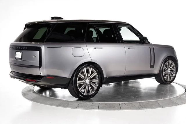 Used 2023 Eiger Gray Metallic Land Rover SE image 6