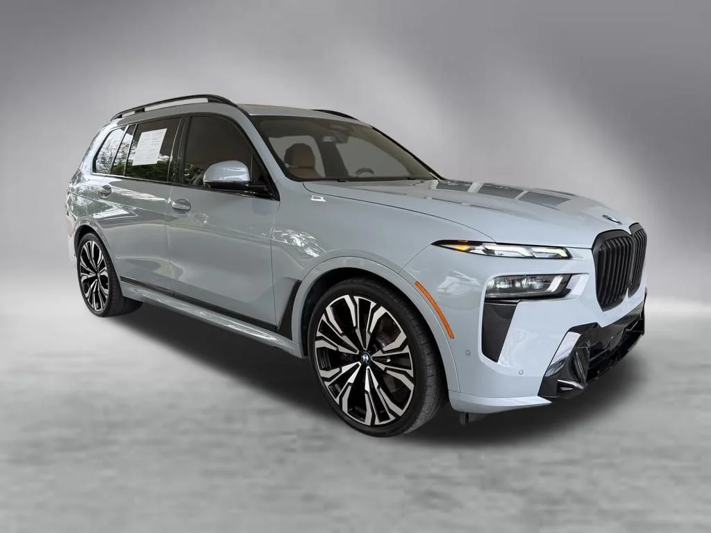 Used 2023 Gray BMW xDrive40i image 2