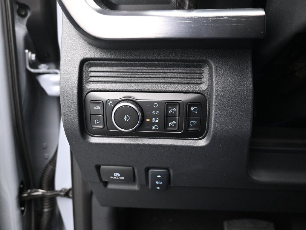New 2026 Glacier Gray Metallic Tri-Coat Ford Lariat image 13
