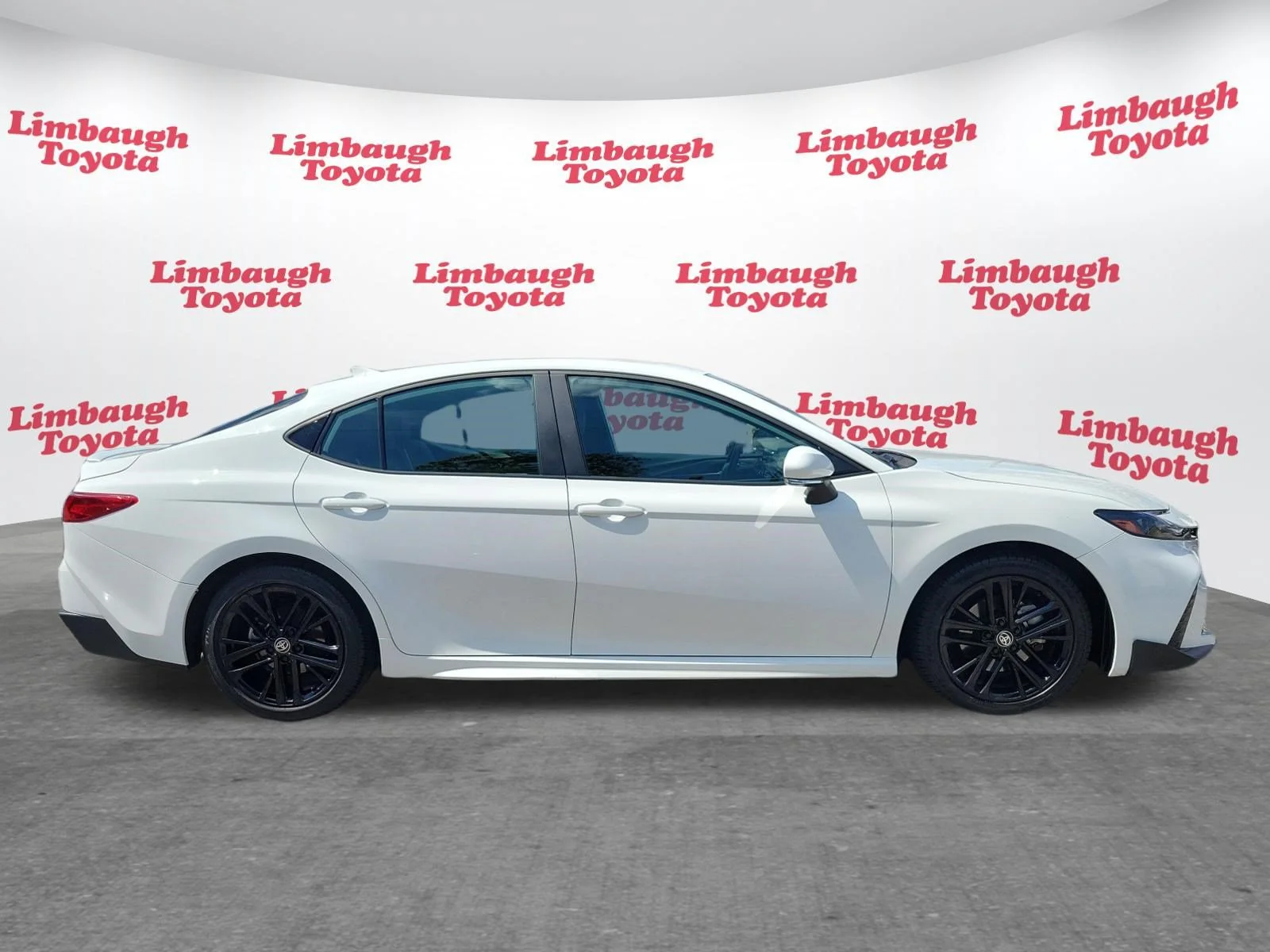 Used 2025 Ice Cap Toyota SE image 2