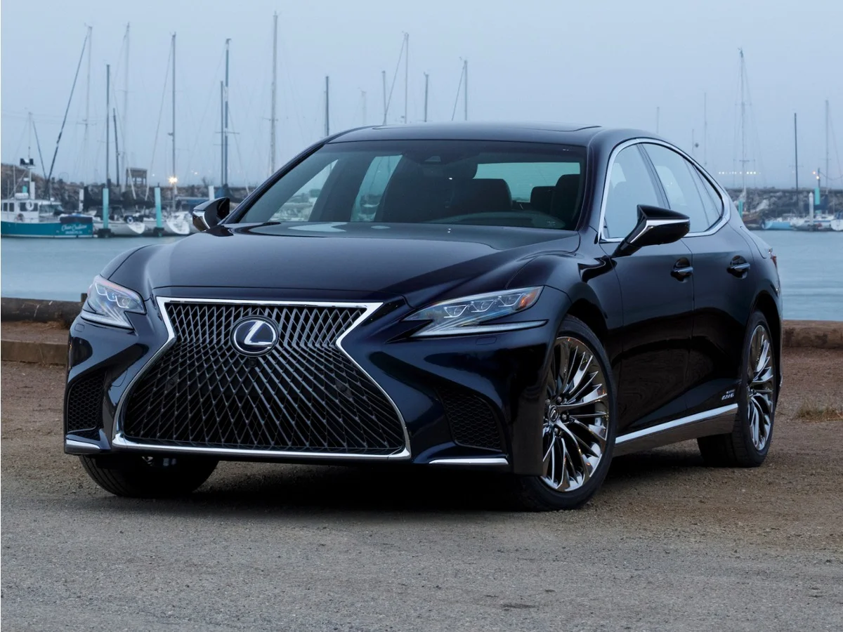 Used 2018  Lexus  image 1