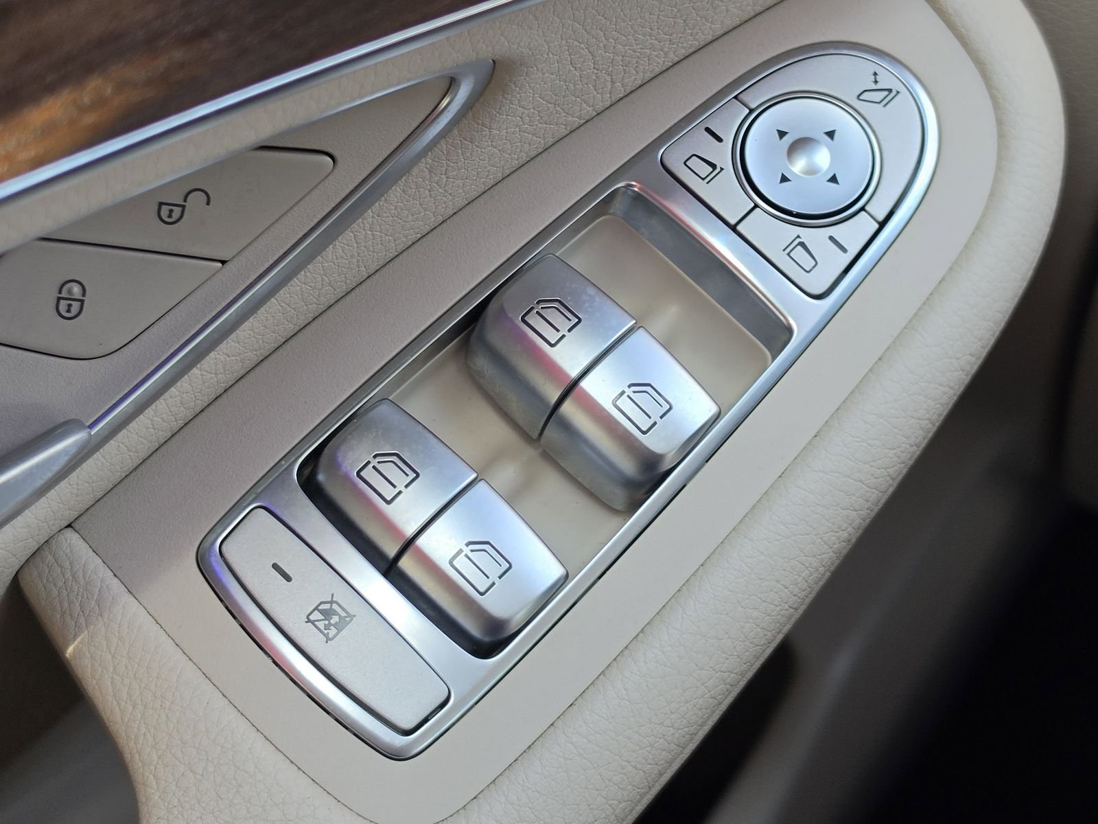 2022 Mercedes-Benz GLC GLC300 - Photo 21