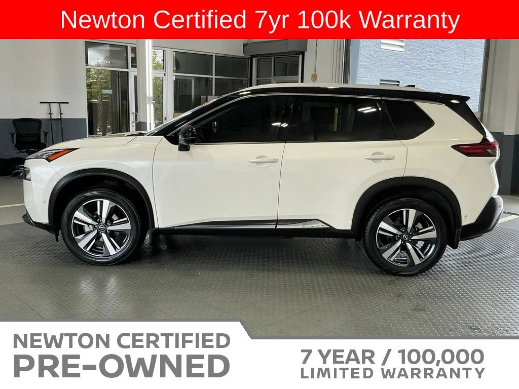 Certified Used 2023 Pearl White Tricoat/Super Black Nissan SL image 3