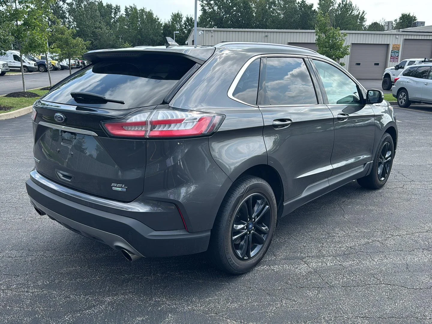 Used 2020 Magnetic Ford SEL image 4
