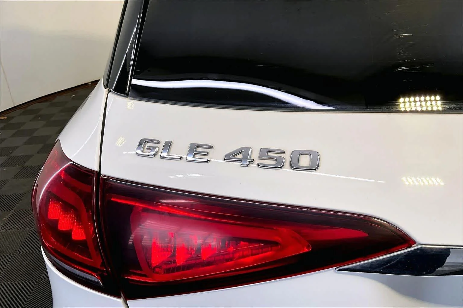 Used 2021 Polar White Mercedes-Benz GLE 450 image 33