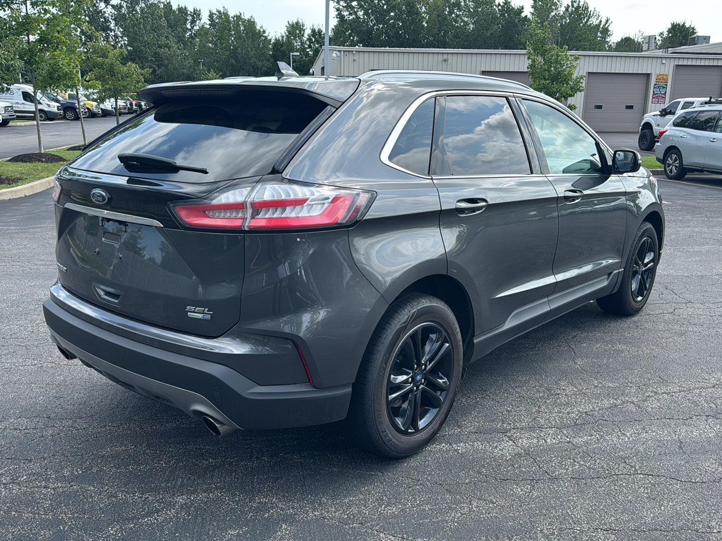 Used 2020 Magnetic Ford SEL image 4