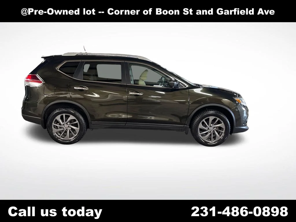 Used 2016 Black Nissan SL image 6