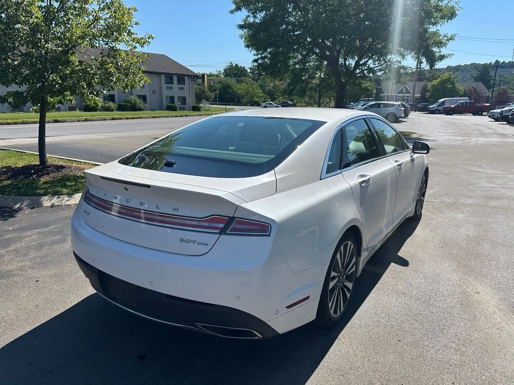 Used 2019 White Lincoln Reserve image 4