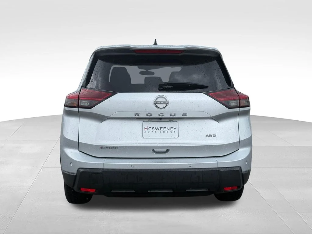 Used 2024 Silver Nissan S image 4