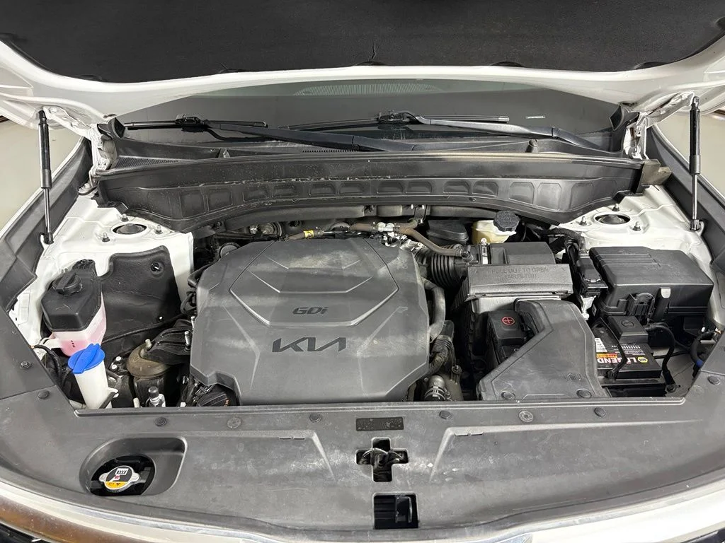 Used 2022 White Kia S image 47