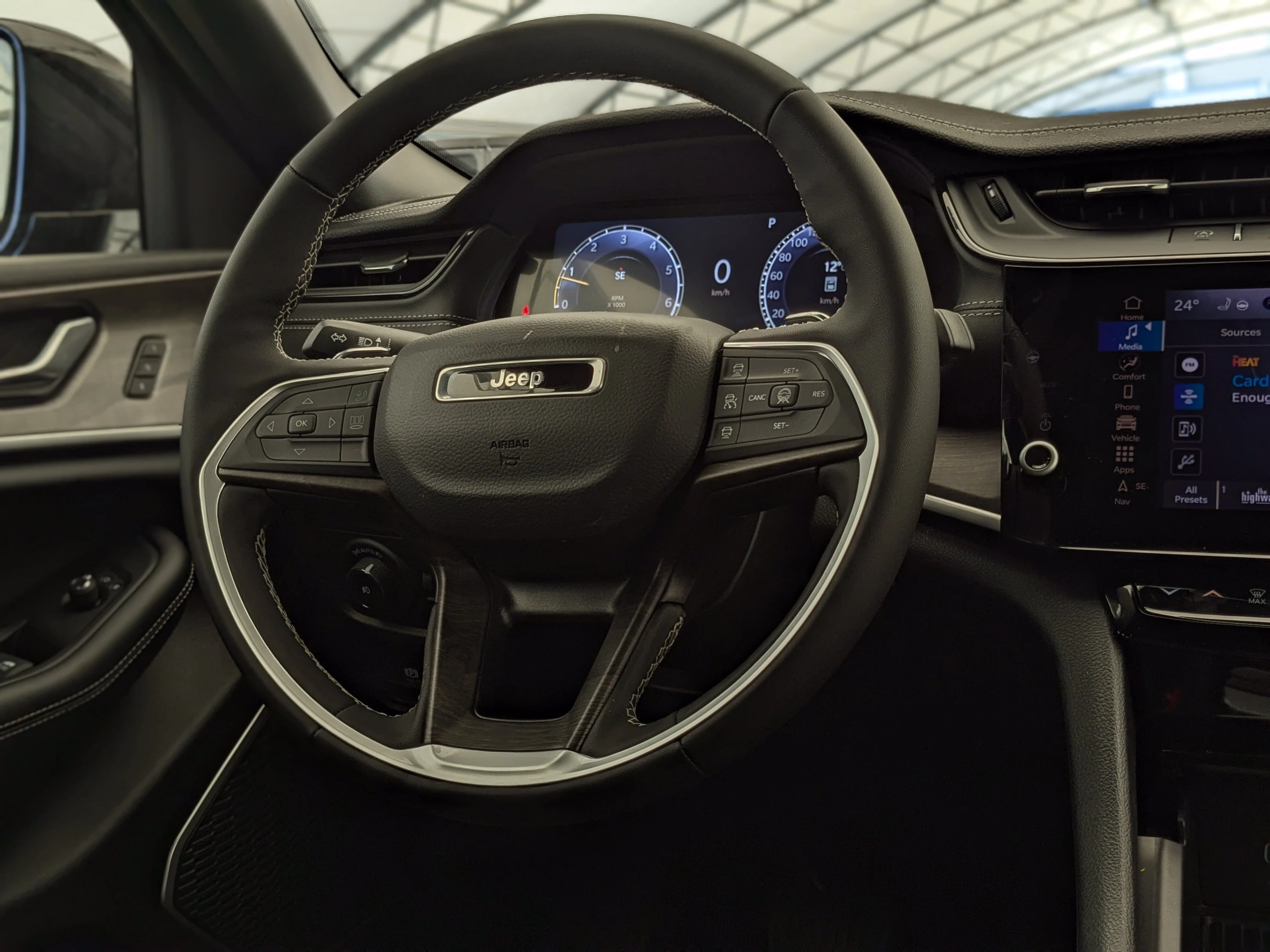New 2026 Grey Jeep Limited - -Panoramic Sunroof - Limited Altitude Pack - 20 Gloss Black Wheels - Luxury Tch II & More image 16
