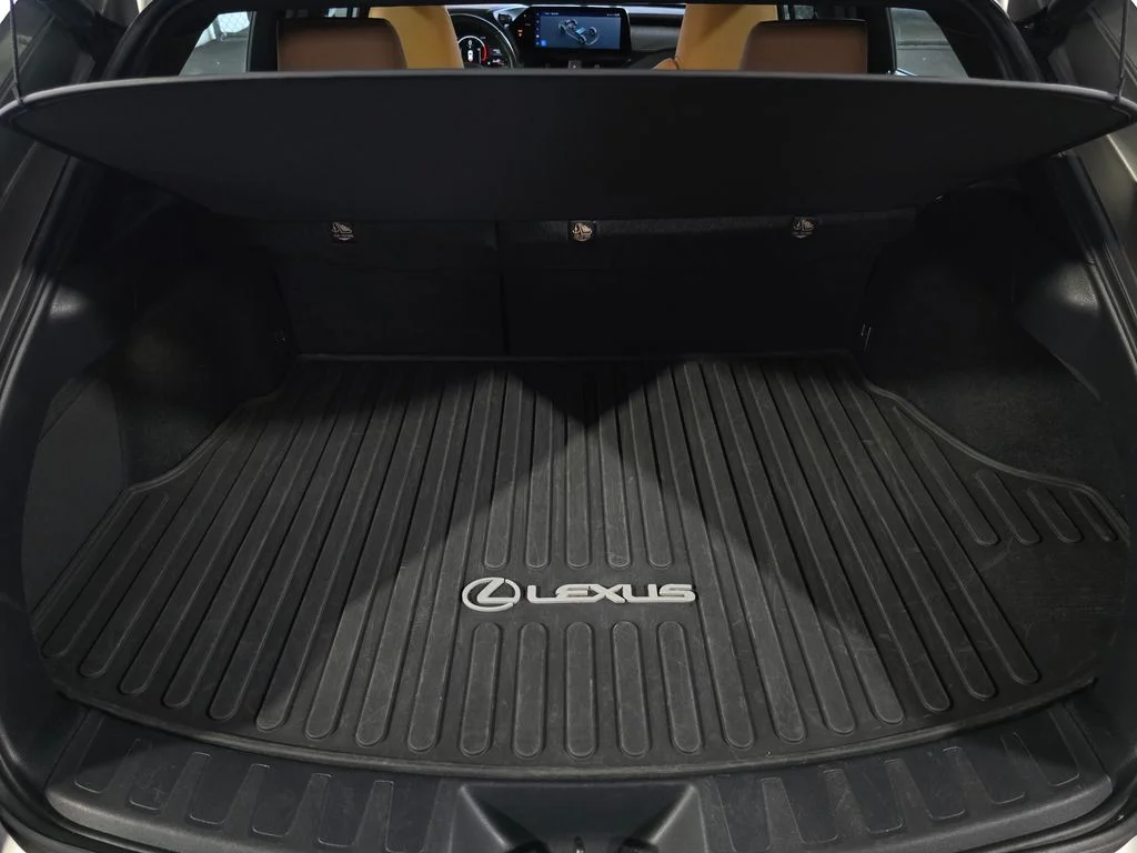 Used 2025 White Lexus 300h F SPORT Design image 29