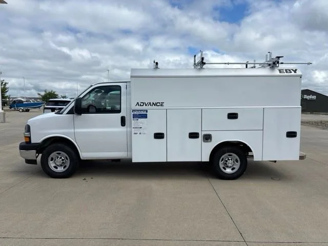 New 2026 Summit White Chevrolet 1WT image 33