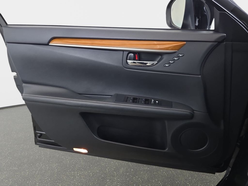 Used 2015 Obsidian Lexus 300h image 26