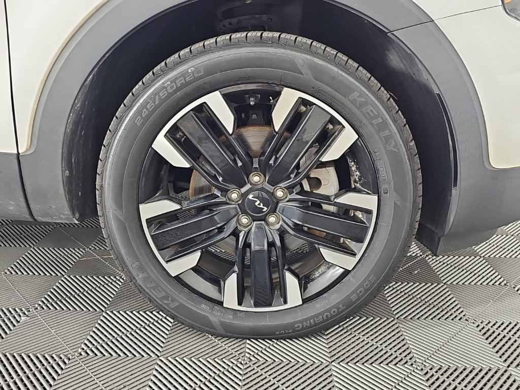 Used 2023 White Kia SX-Prestige image 11