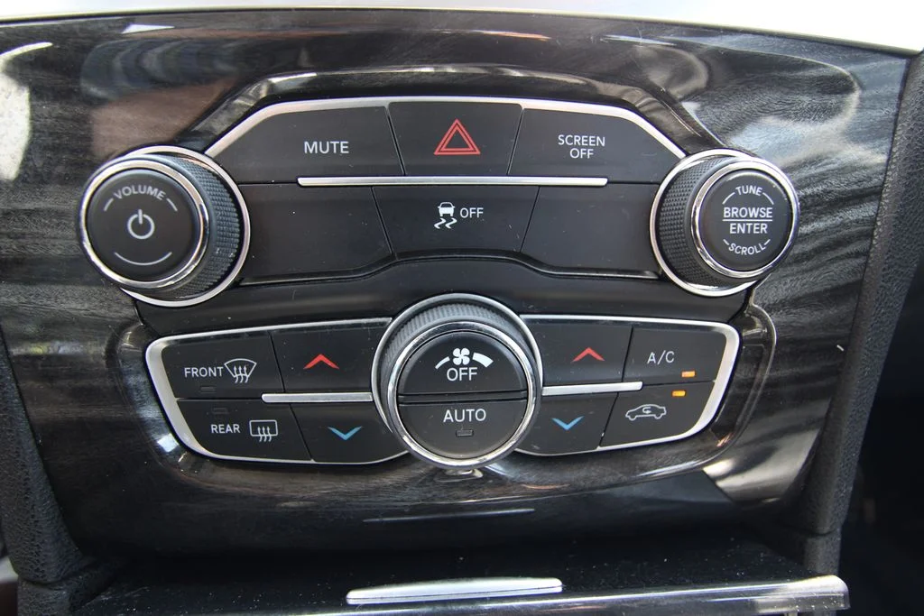 Used 2017 Gray Chrysler Limited image 26