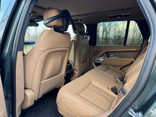 New 2026 Belgravia Green LAND ROVER SE image 14
