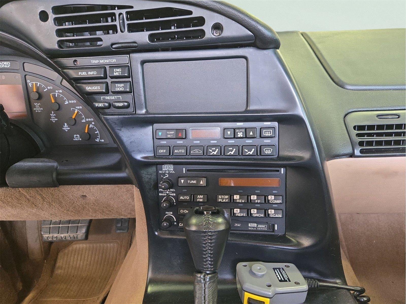 Used 1994 GREEN Chevrolet  image 14