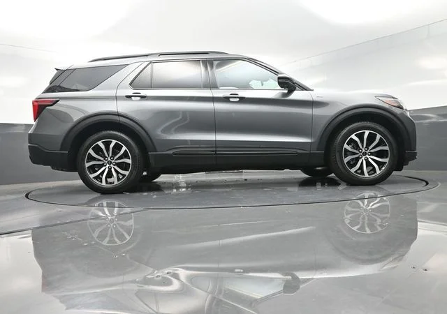 Used 2025 Gray Ford ST-Line image 38