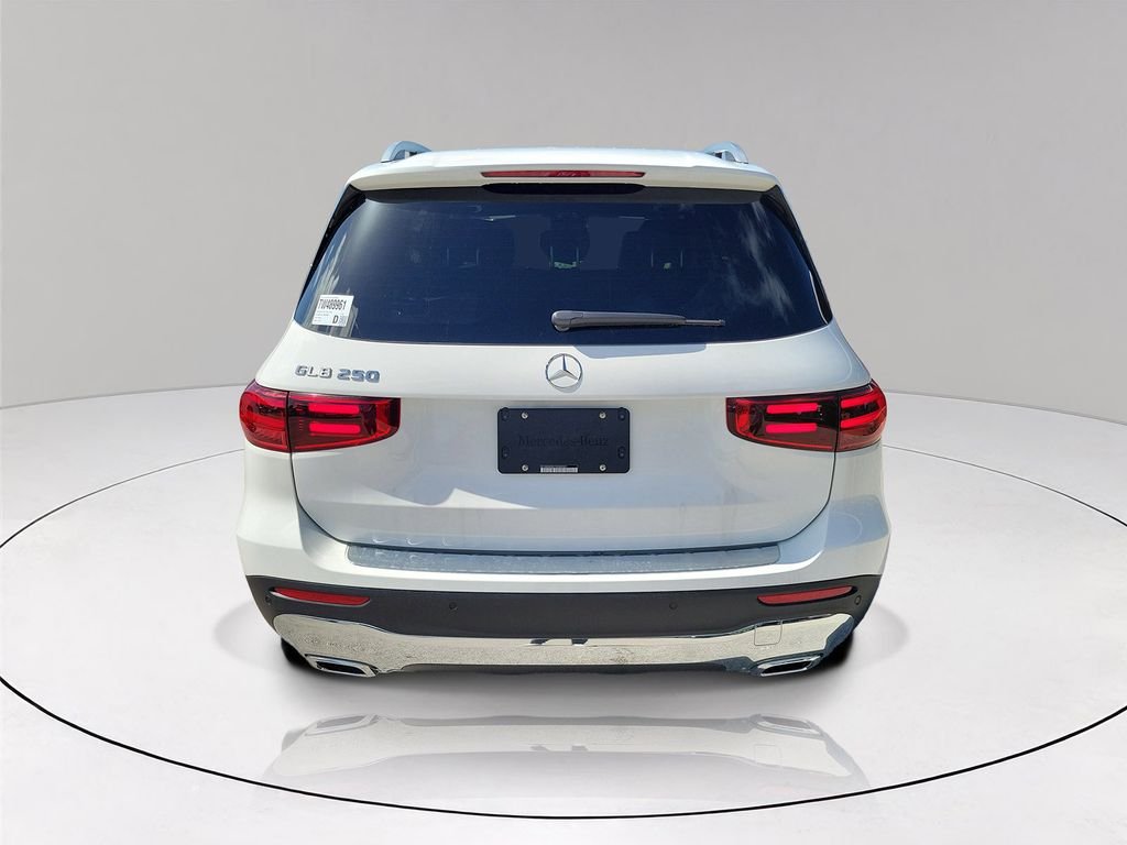 New 2026 Polar White Mercedes-Benz GLB 250 image 5