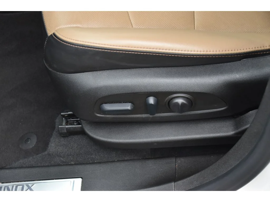 Used 2022 Iridescent Pearl Tricoat Chevrolet Premier image 34